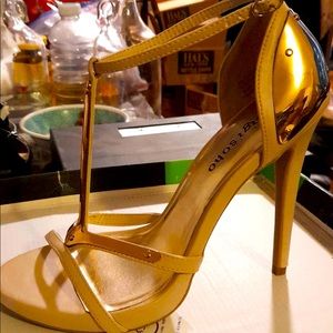 ZigiNY BLACK LABEL Heels gold designs straps